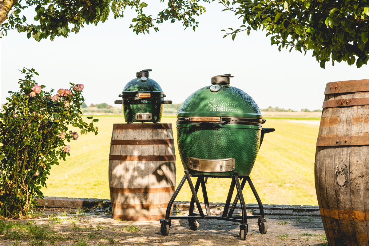 Webversion-Big Green Egg XLarge and MiniMax - Lifestyle images